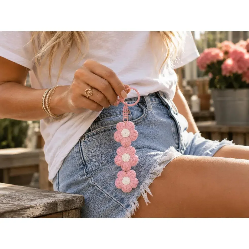 Bloom & Go Crochet Daisy Charm